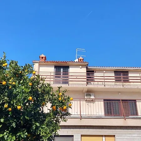 With A Large Terrace, 80 Meters From The * Pjescana Uvala